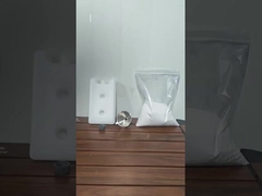 املأ الماء لصنع كيس ثلج جل